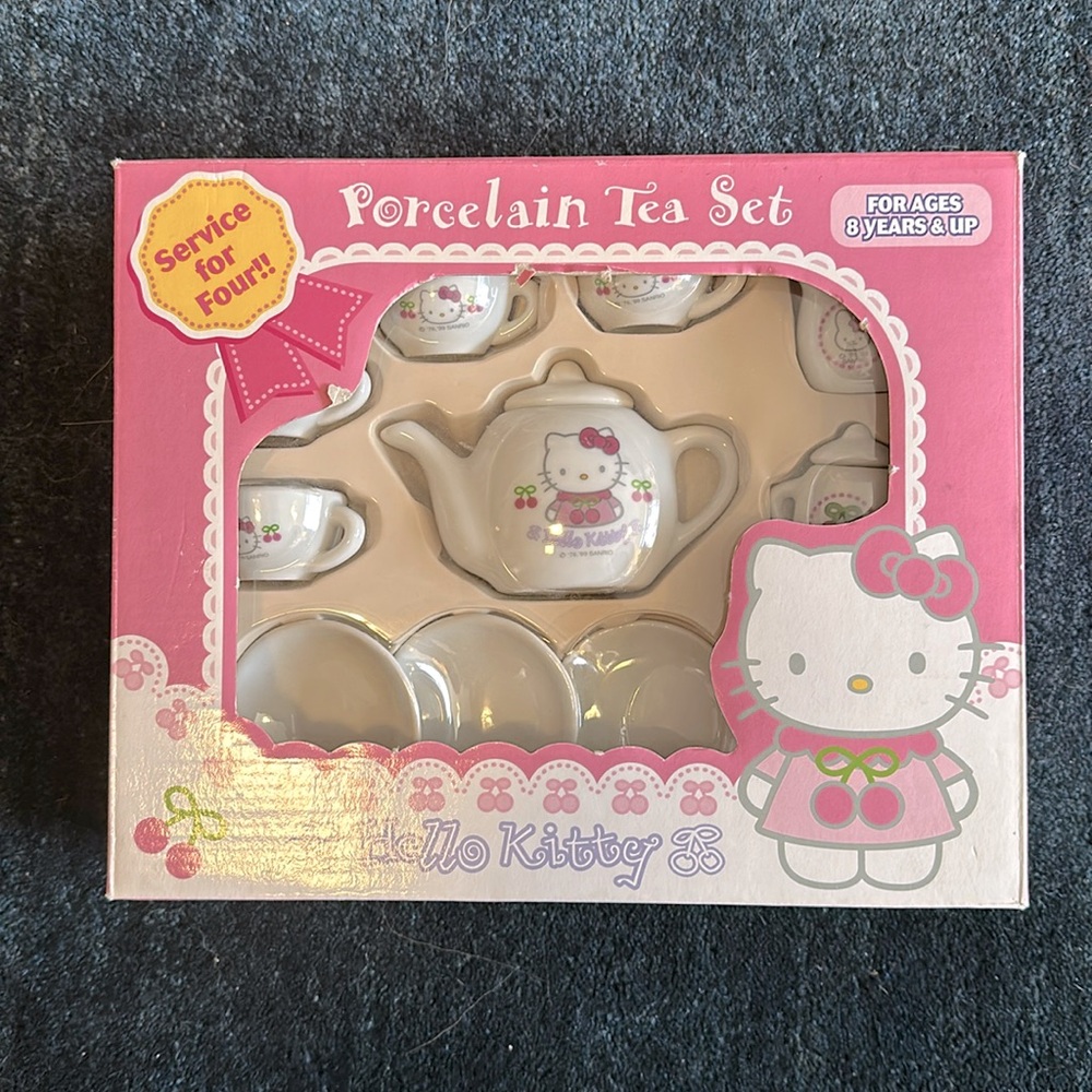 VINTAGE Hello Kitty Porcelain Kids Tea Set 🎀 Set of 4